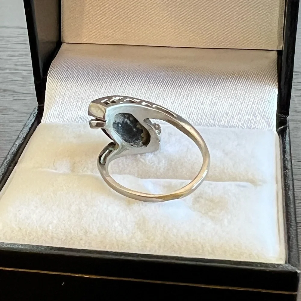 Pretty SILVER ONYX RING - Picture 2 of 3